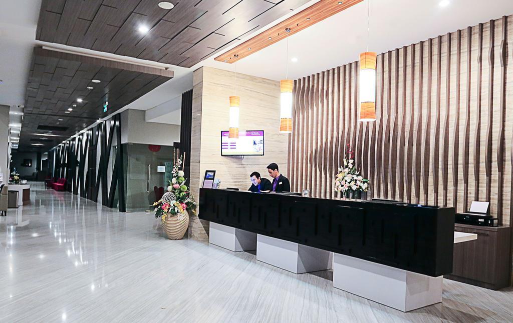 Mercure Palu Luaran gambar