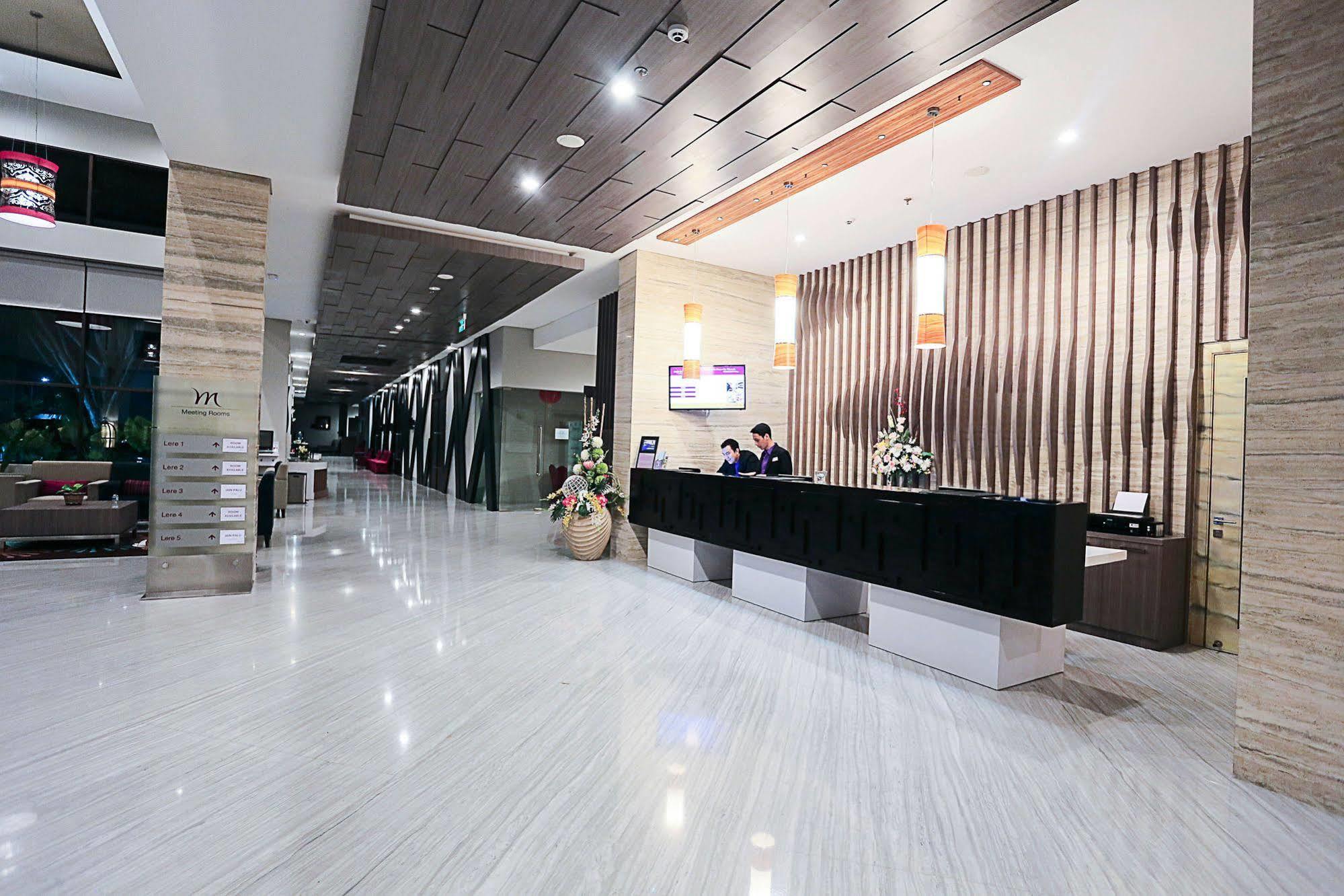 Mercure Palu Luaran gambar