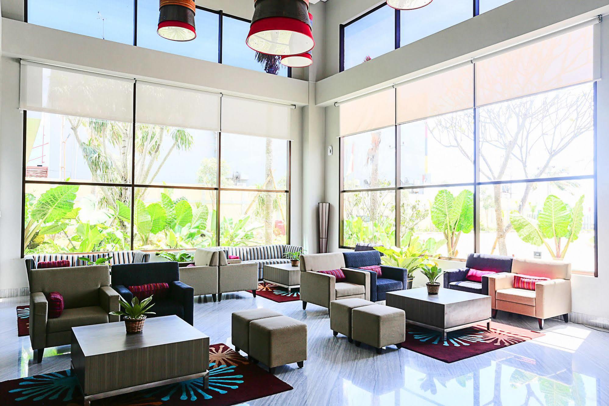 Mercure Palu Luaran gambar