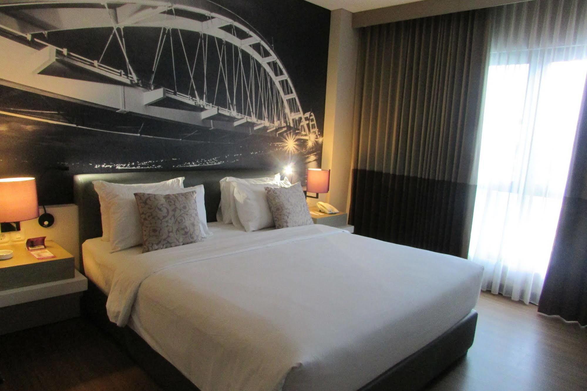 Mercure Palu Luaran gambar